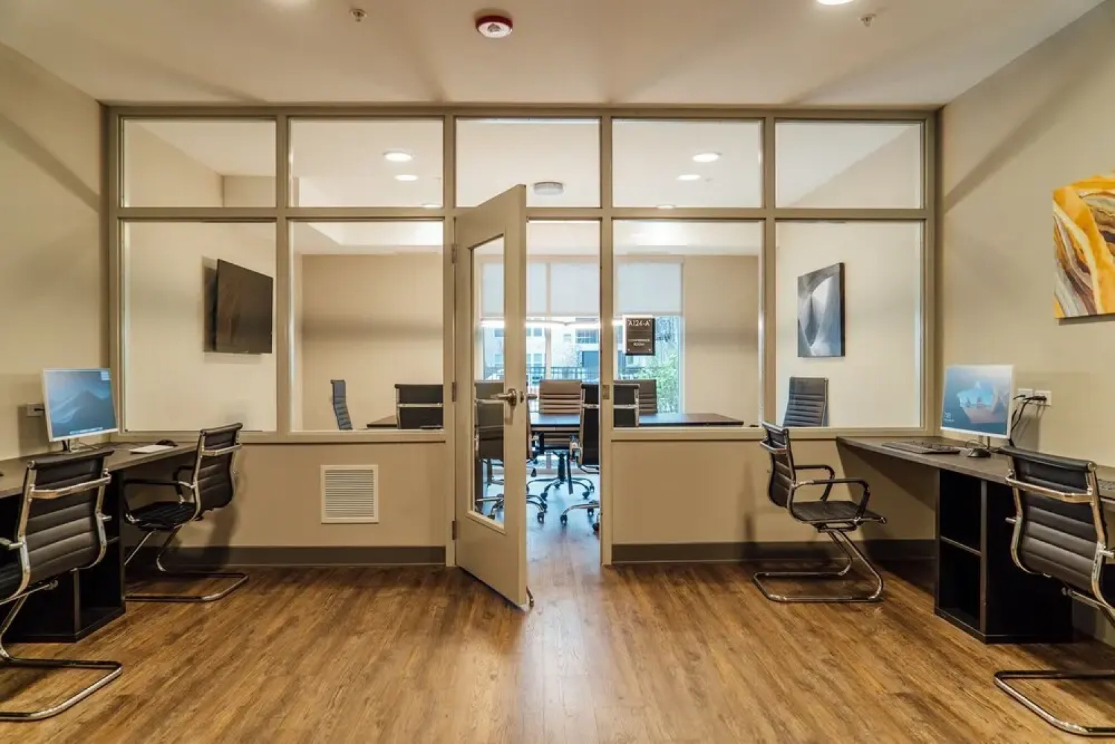 Bright Stylish 2BR Apt in Oak Brook