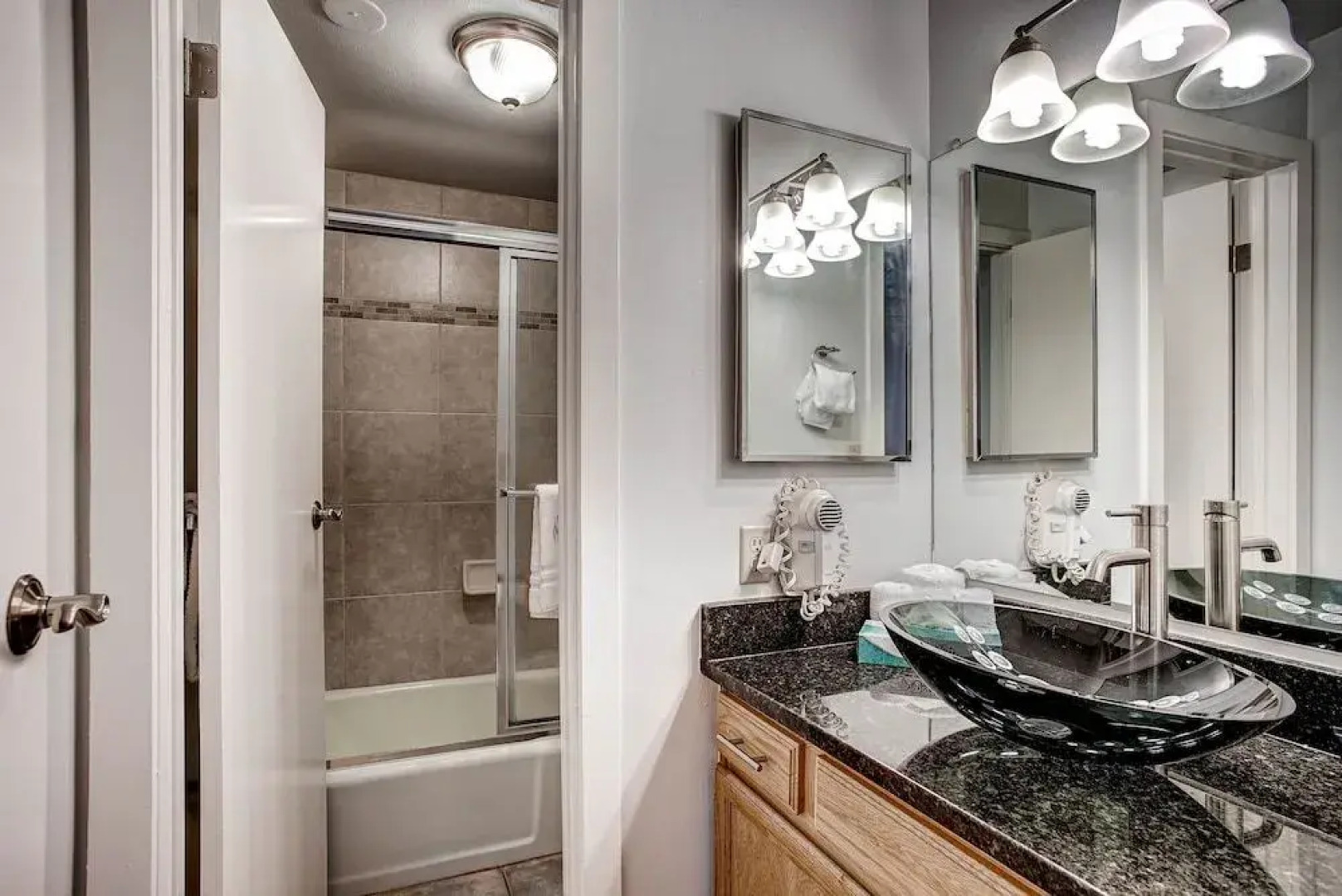 Beautifully Updated+spacious -lake Views, Kids Ski Free 2 Bedroom Condo by RedAwning