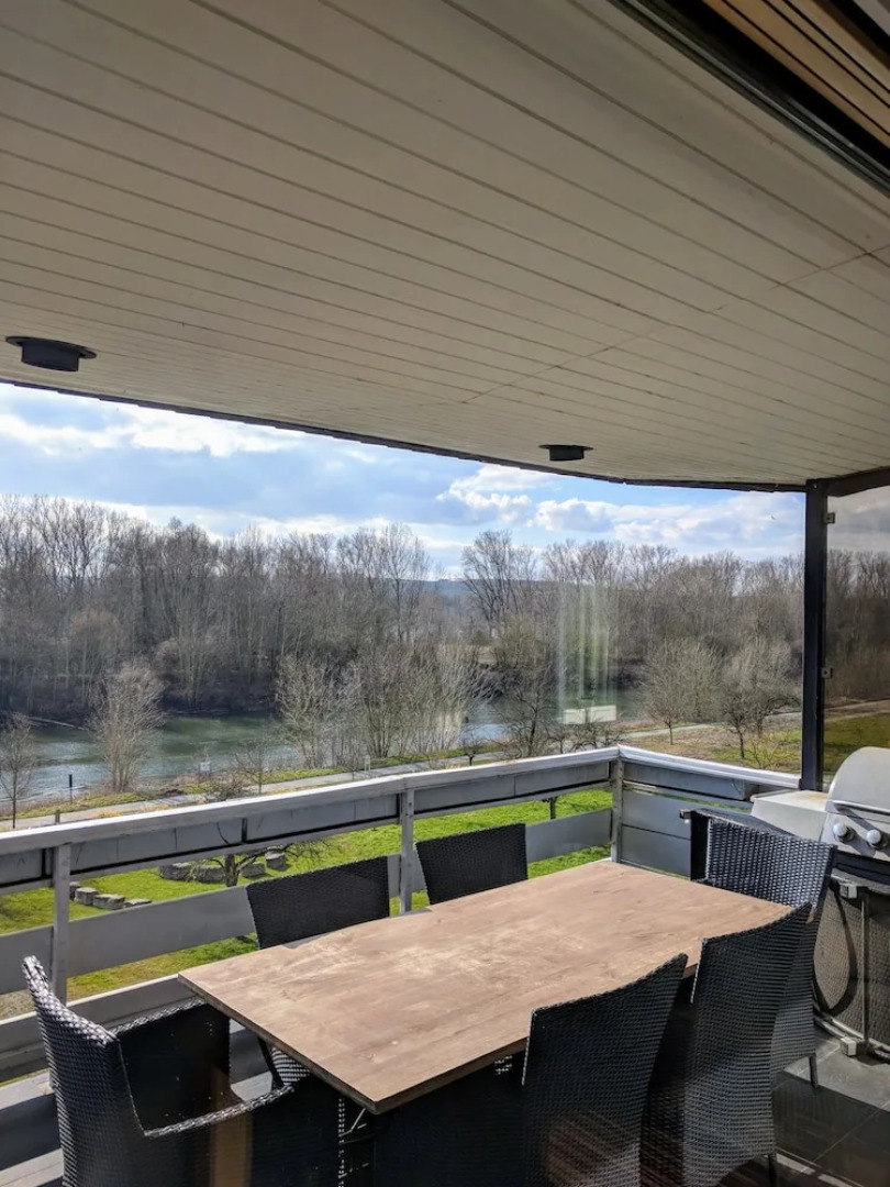 Apartmenthaus am Rhein