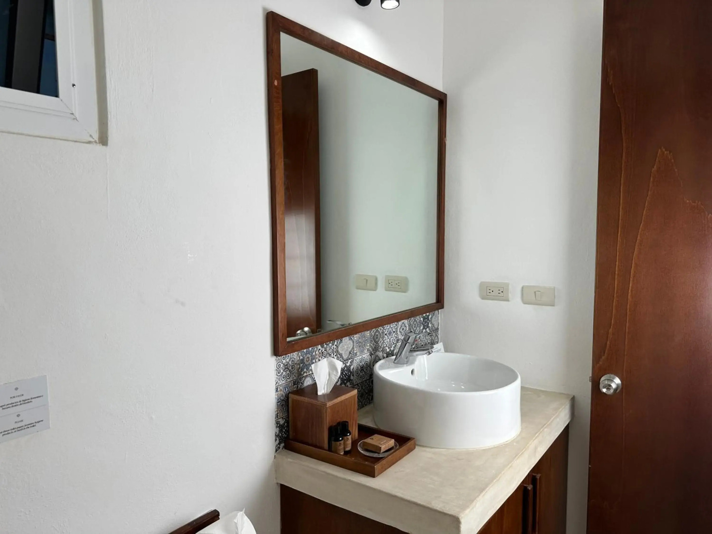 Noah Beach Hotel & Suites