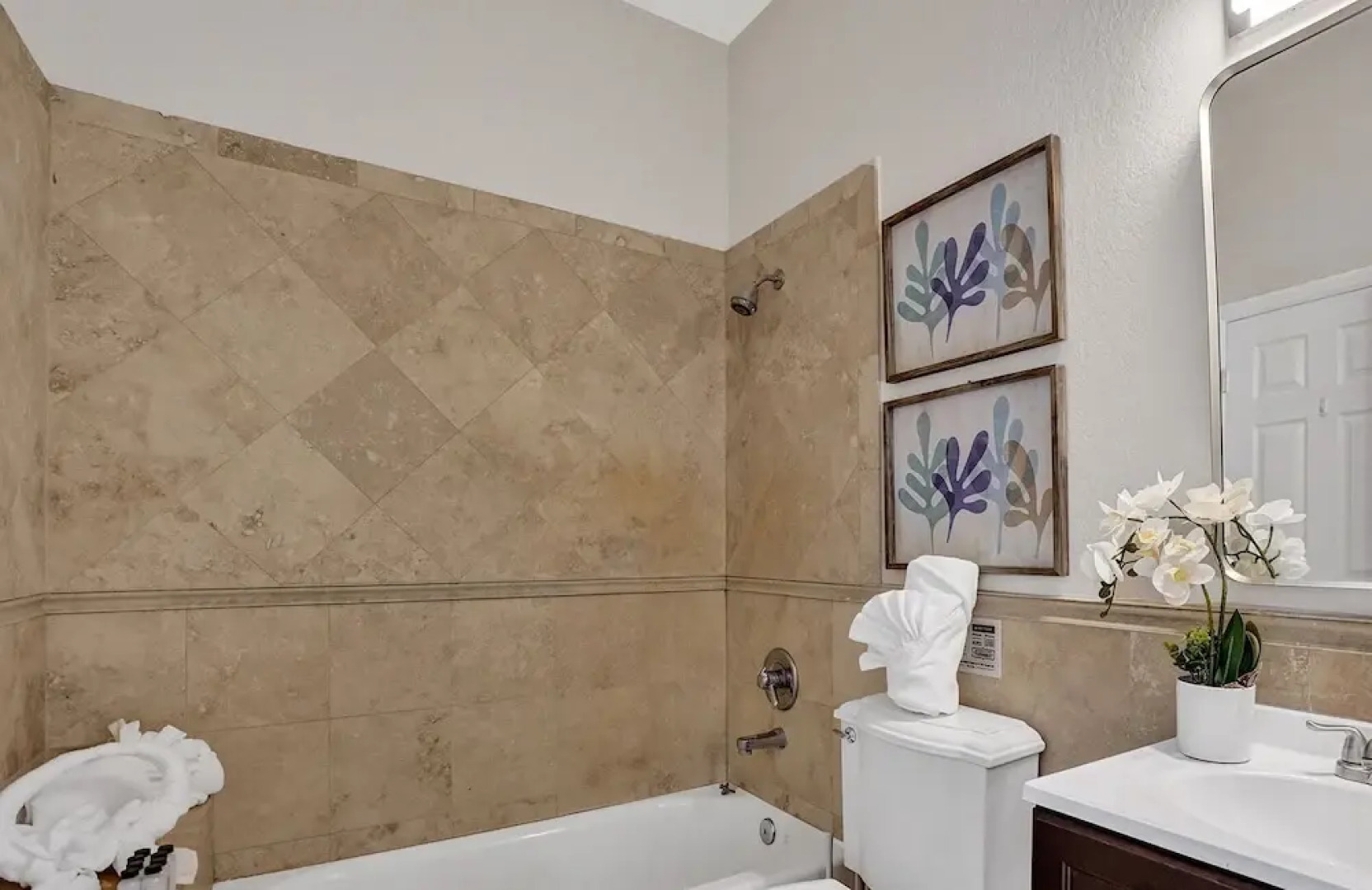 8 Br Villa with Pool & Basketball Court