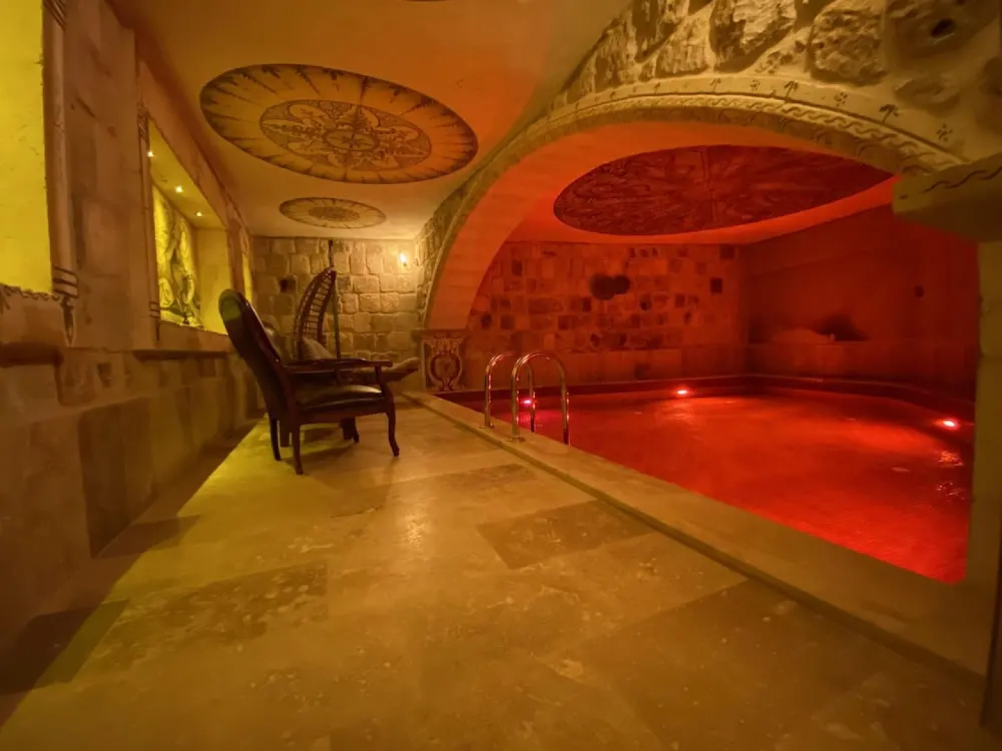 Capp Royal Cave Hotel