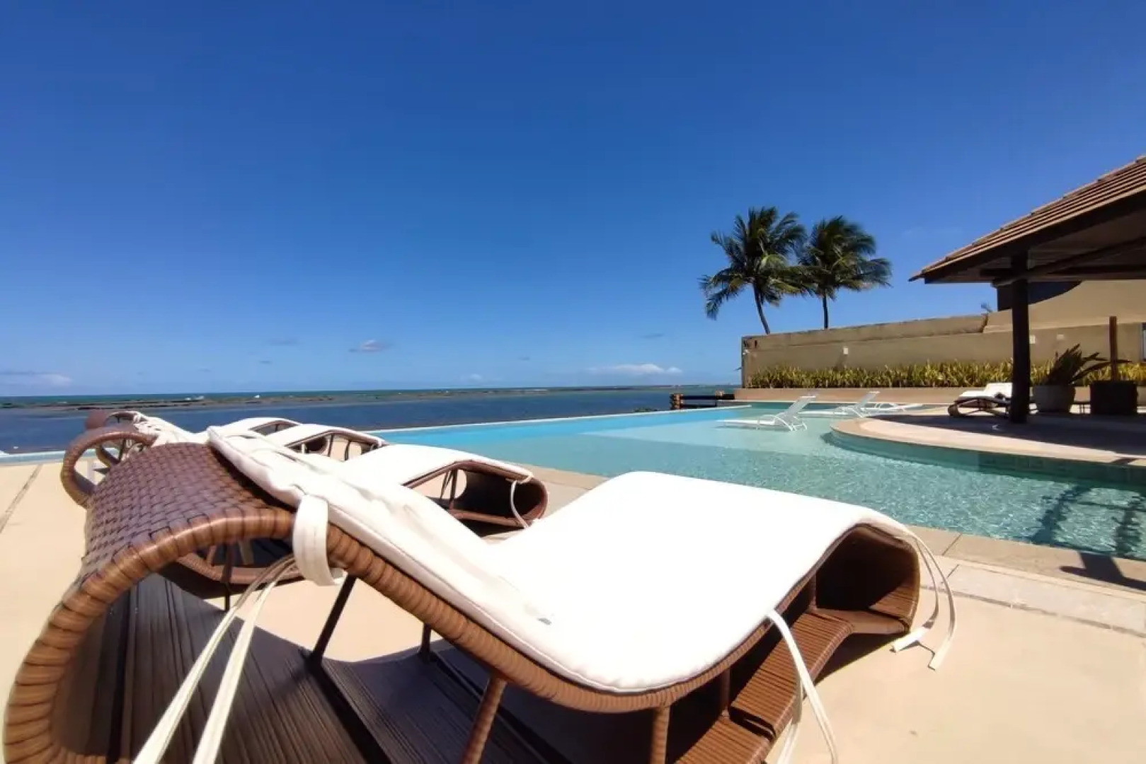 Cobertura Nica Beira-mar Barra Bali Resort