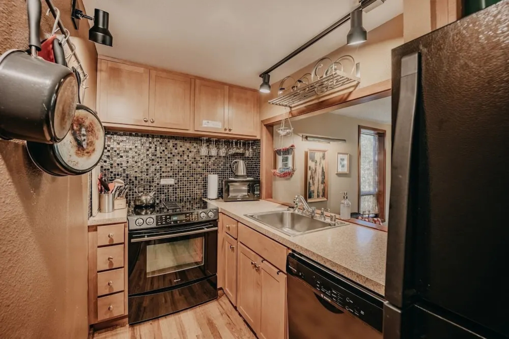 41sw - Sauna - Wifi - Fireplace - Sleeps 8 3 Bedroom Home by Redawning