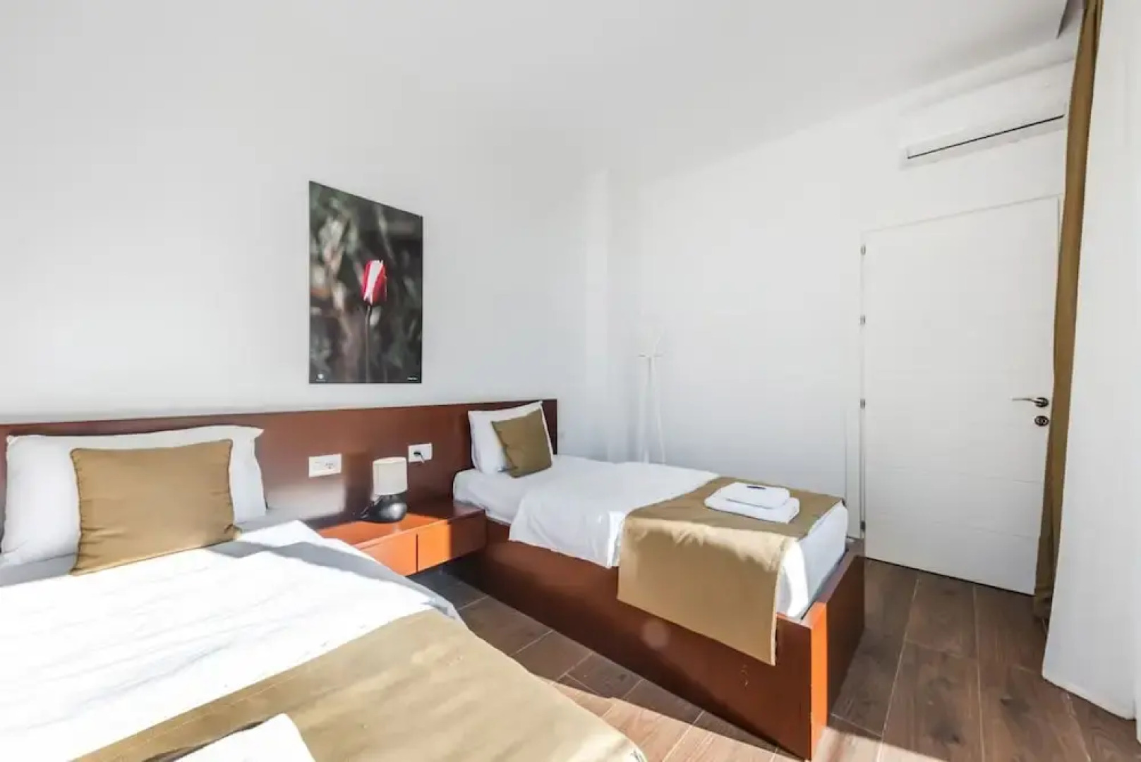 Spacious Apartment by the Beach - Tulipani