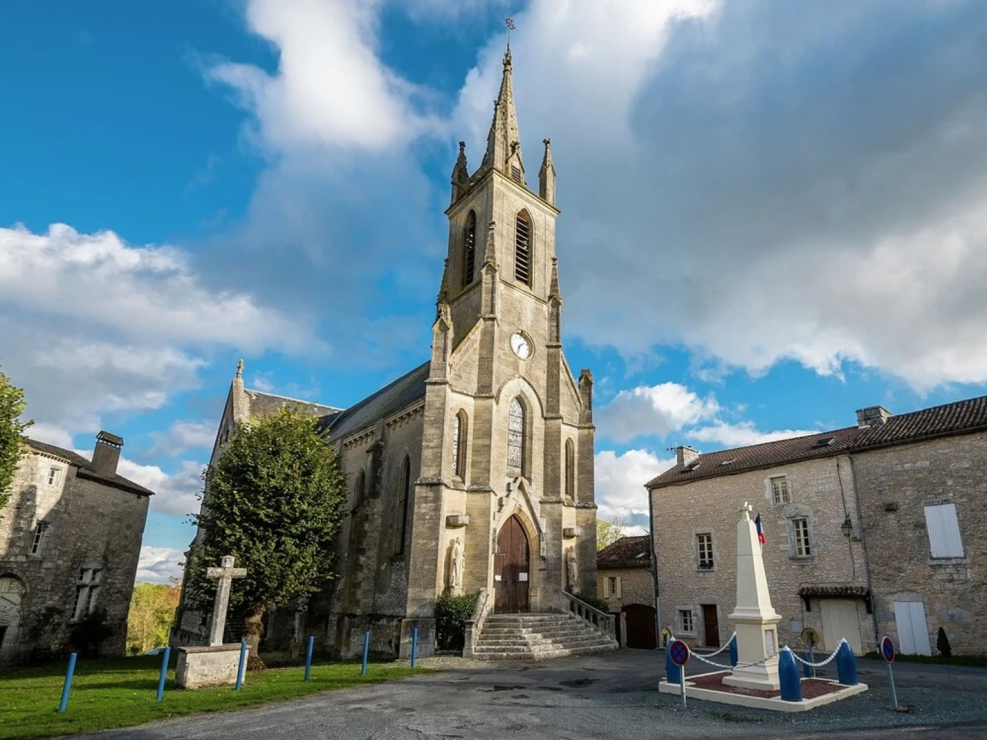 Characteristic Holiday Home, With Swimming Pool, Near Wonderful Wine and Castles