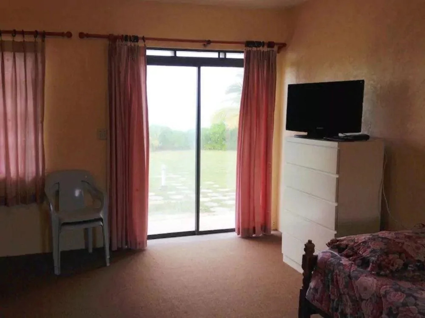 Ingraham's Beach Inn