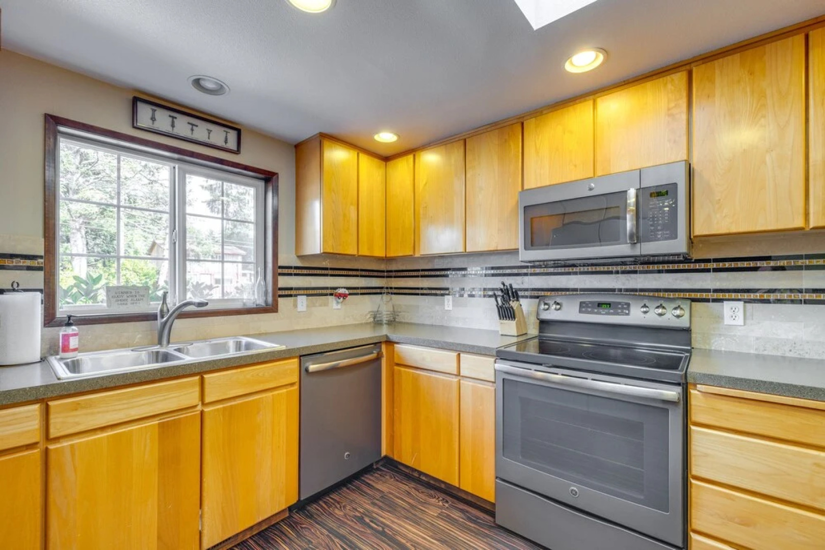 Pet-friendly Ocean Park Rental w/ Outdoor Fire Pit