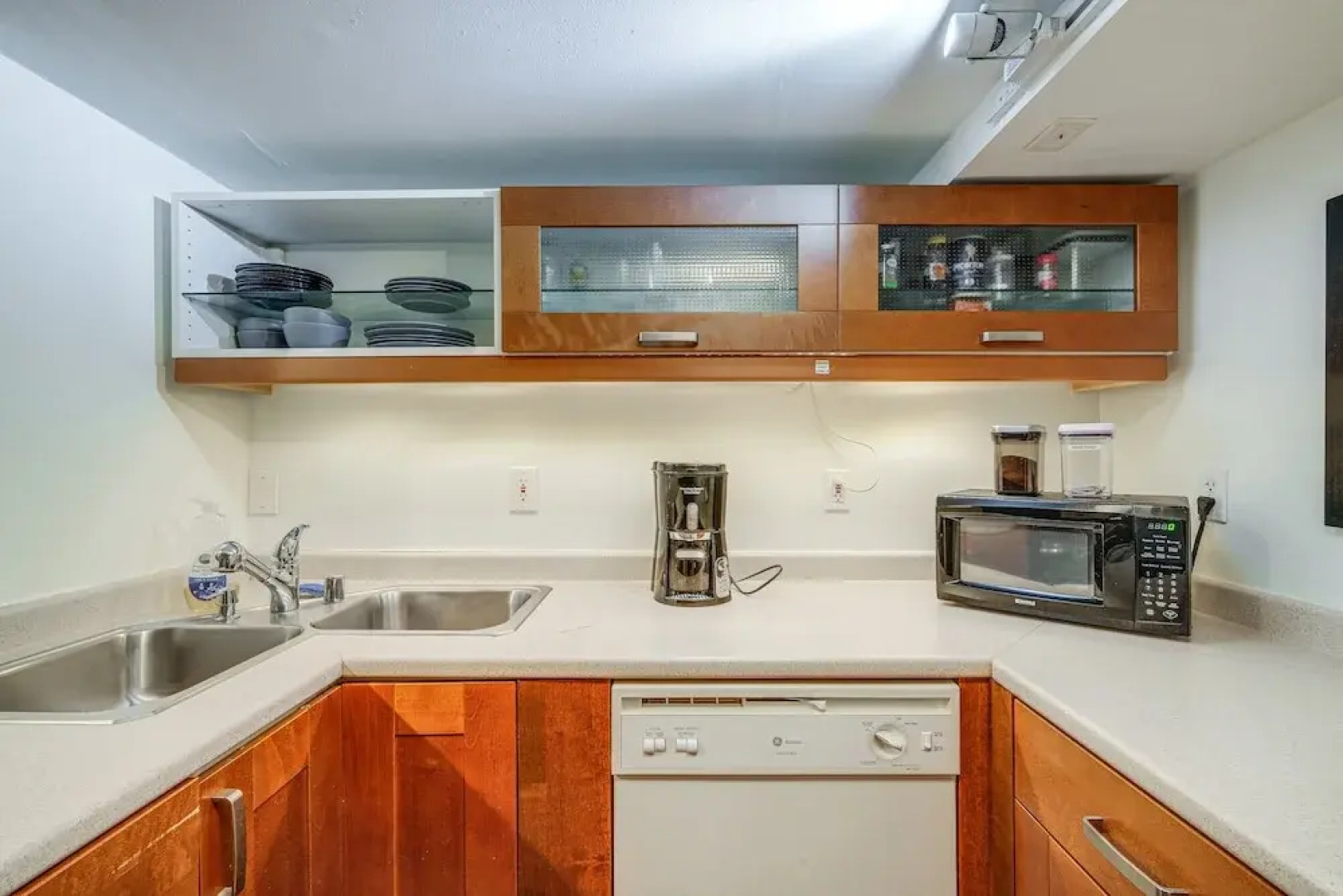 DC Apartment: 2 Mi to National Mall!