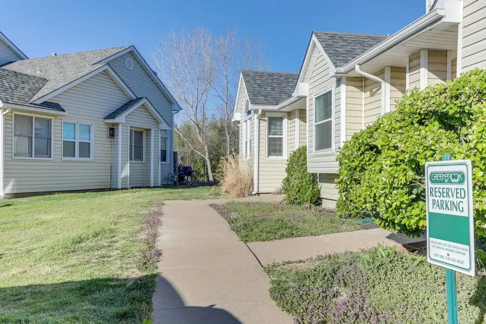 Wichita Townhome w/ Patio: 9 Mi to Downtown!