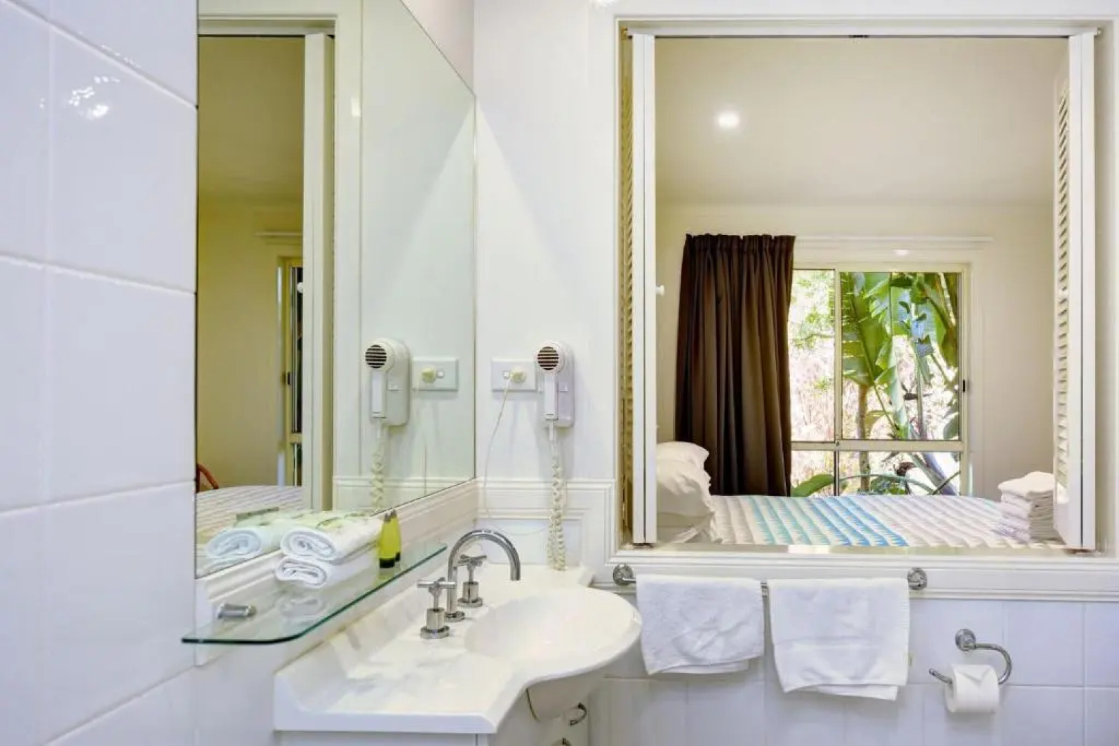 Aqualuna Beach Resort - Unit 25