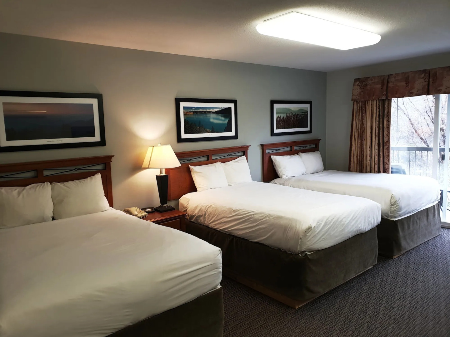 Riverland Inn & Suites