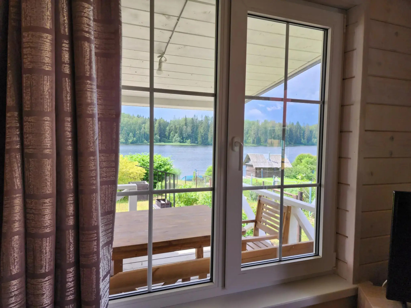 Дом у озера