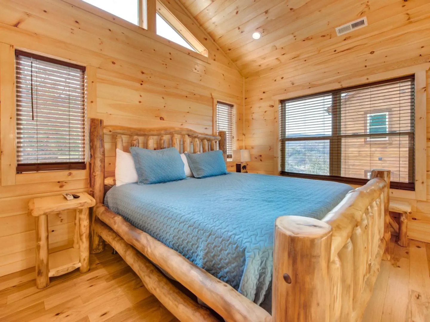 Gatlinburg Escape, 5 Bedrooms, Hot Tub, Arcade, Game Room, Sleeps 16