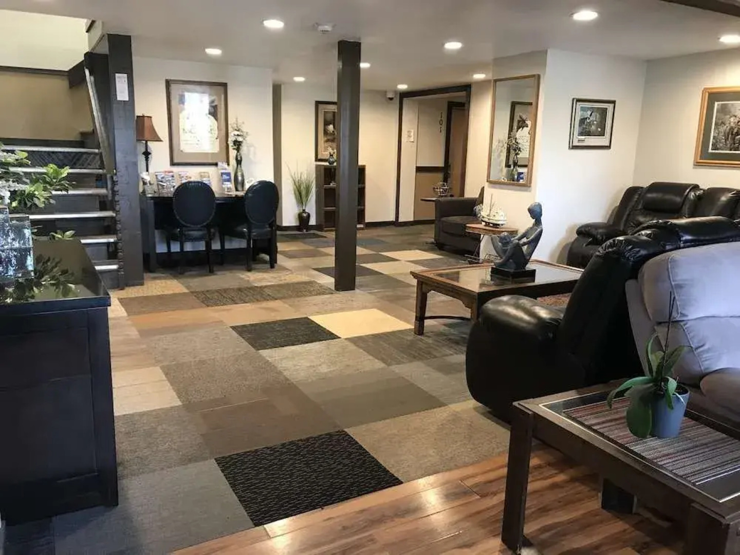 Hooligans Fishing Lodge