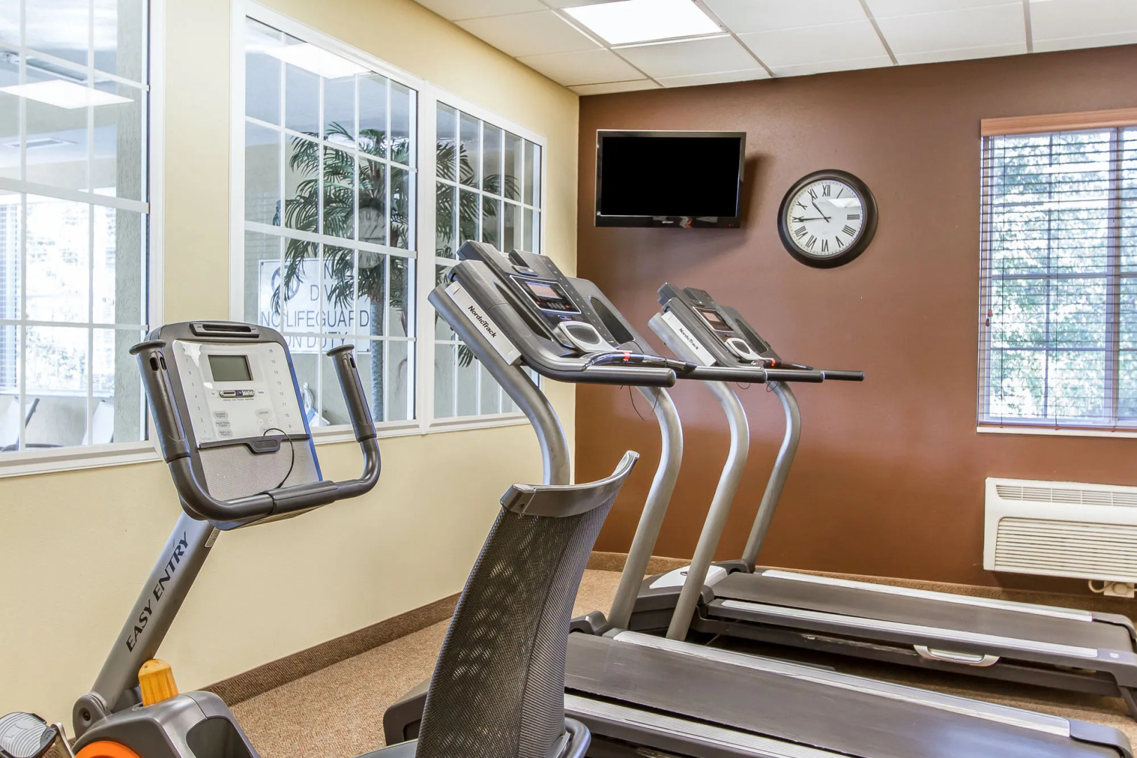 Comfort Suites Clarksville near Governors Square Mall