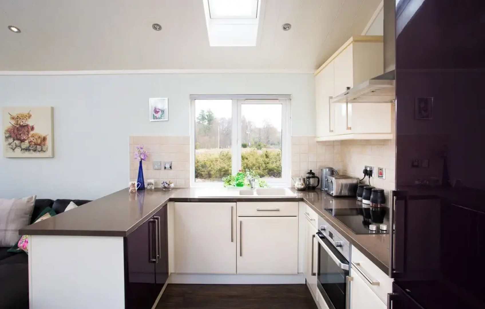 Bluebell Lodge - Sleeps 4,hot Tub, Loch & Woodland