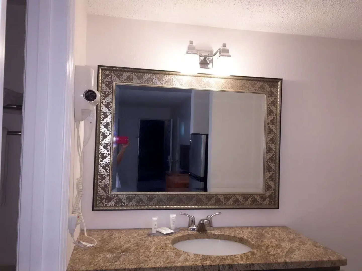 Lantern Inn & Suites