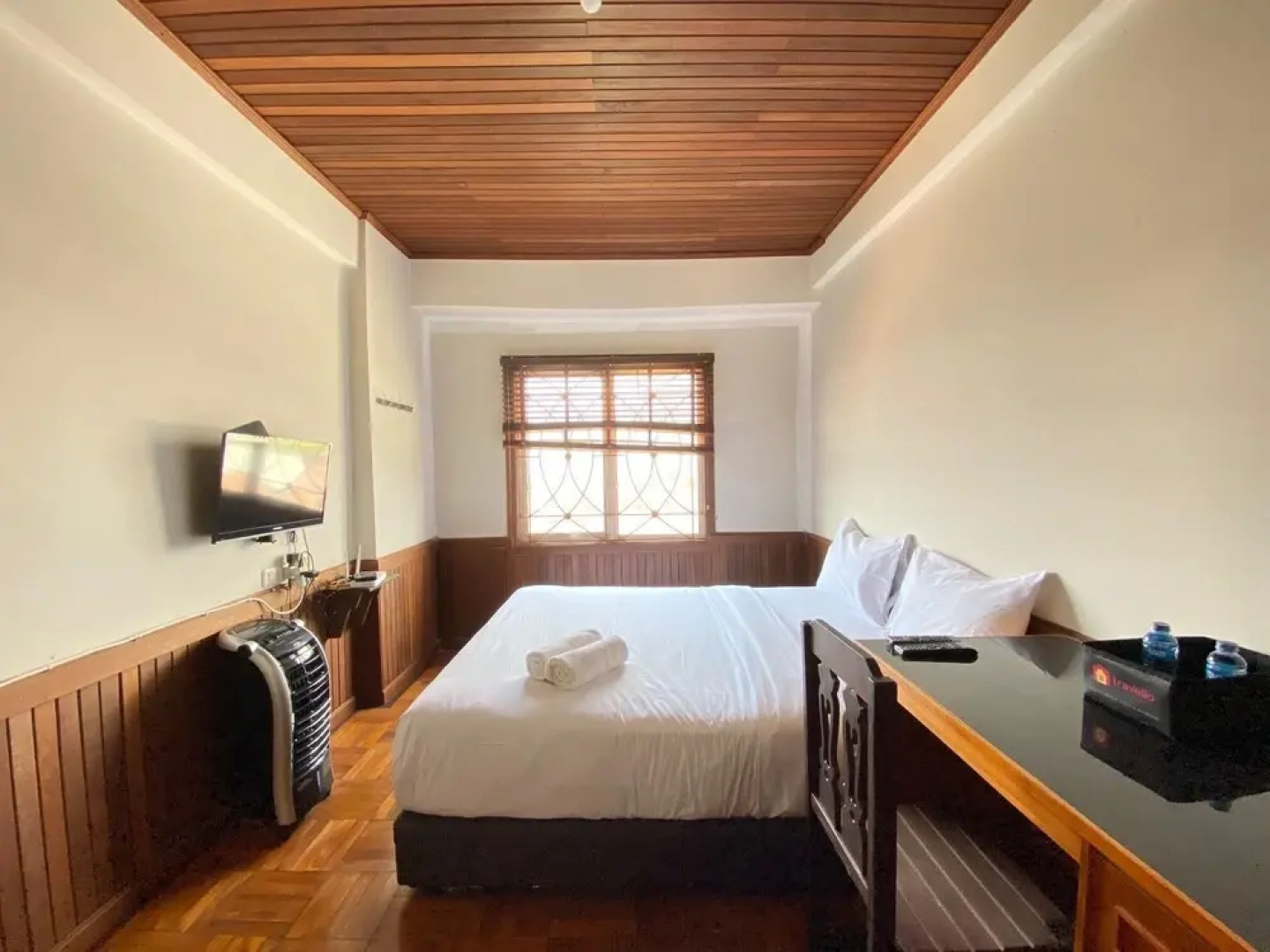 Cozy & Artistic Studio at Pinewood Jatinangor Apartment