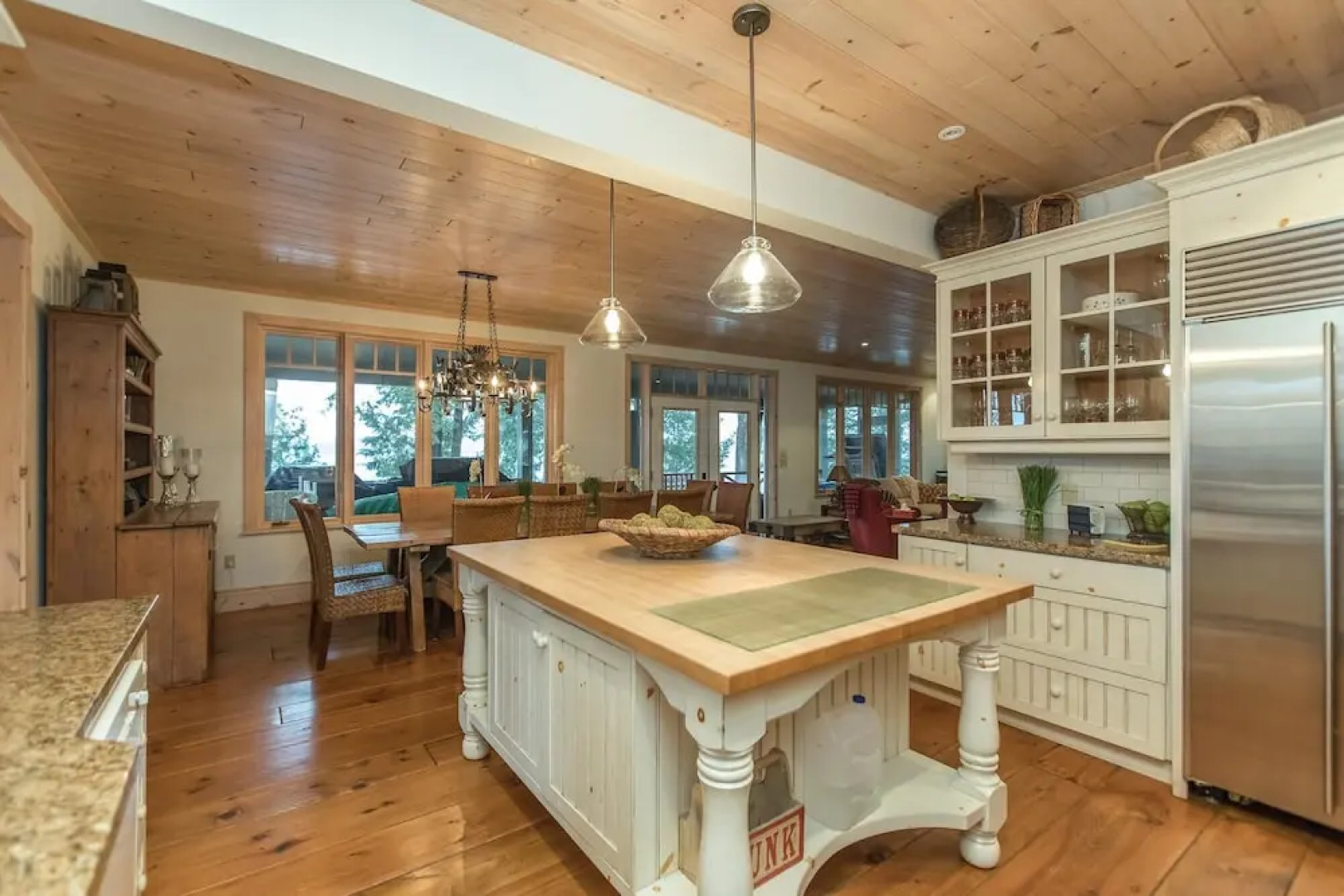 Fabulous Lake Muskoka Cottage & Boathouse~the perfect retreat!