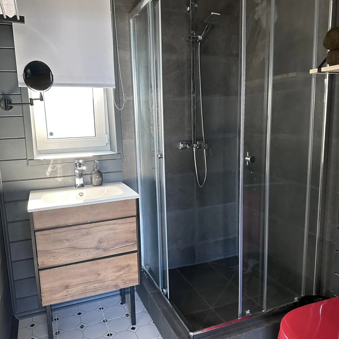 Современный дом с сибирским чаном