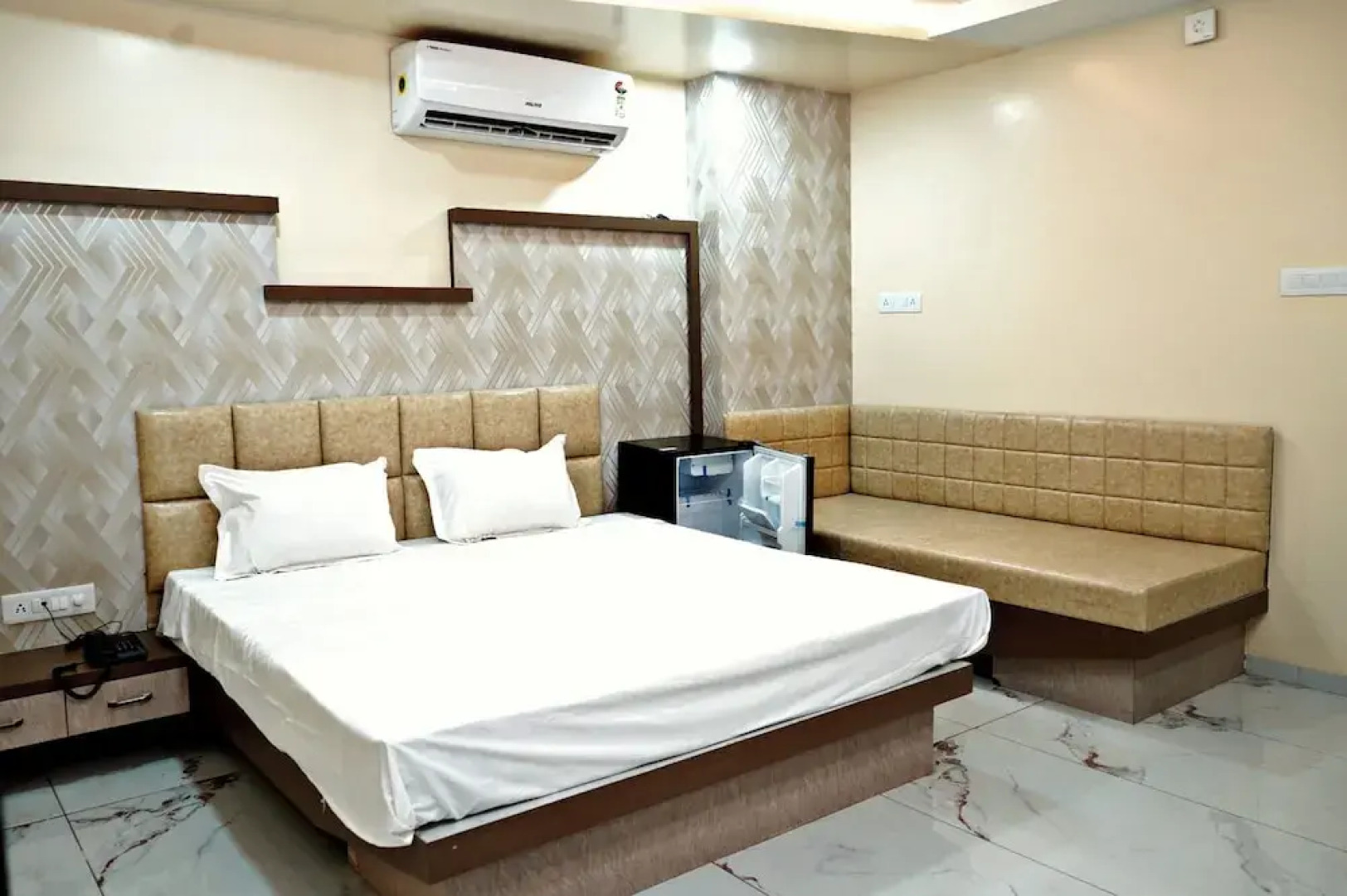 Hotel Shubhaarambh Khandwa