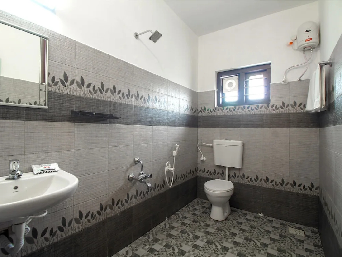 Adona Residency - Hostel