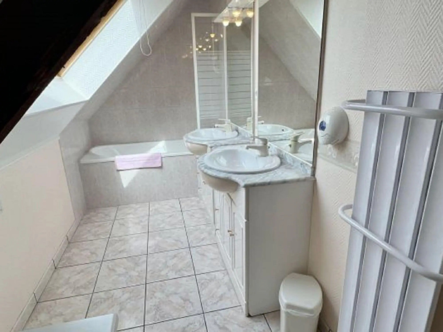 Attractive holiday home in Moëlan-sur-Mer with garden