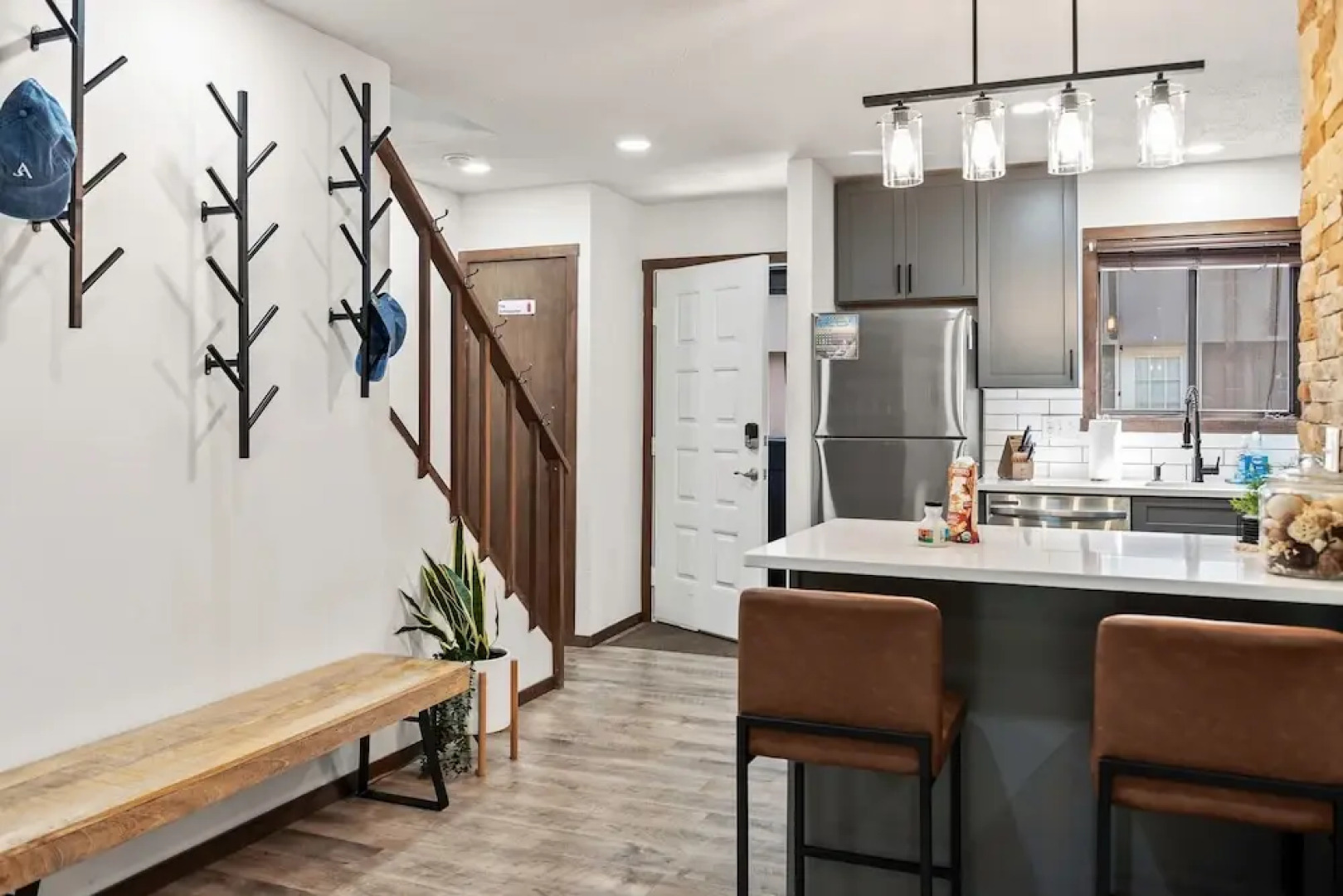 The Bear s Den by Avantstay Prime Location Renovated w Movie Game Room