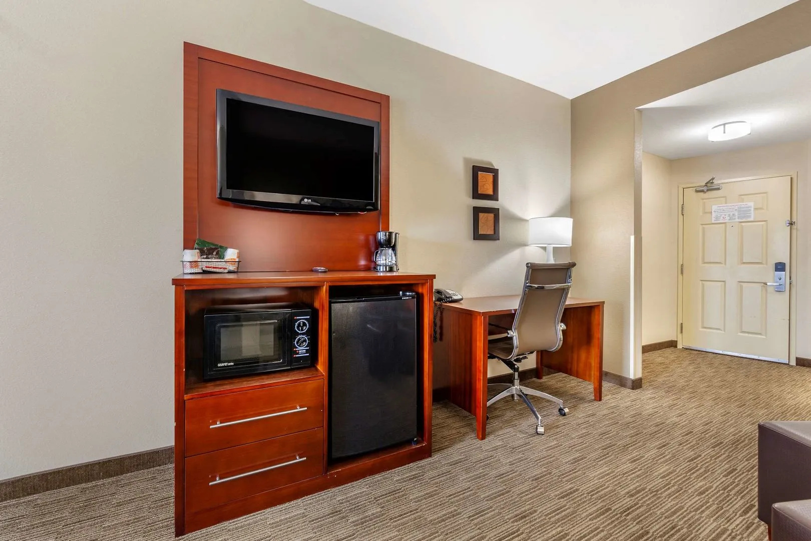 Holiday Inn Express & Suites Milwaukee Nw Park Place by IHG
