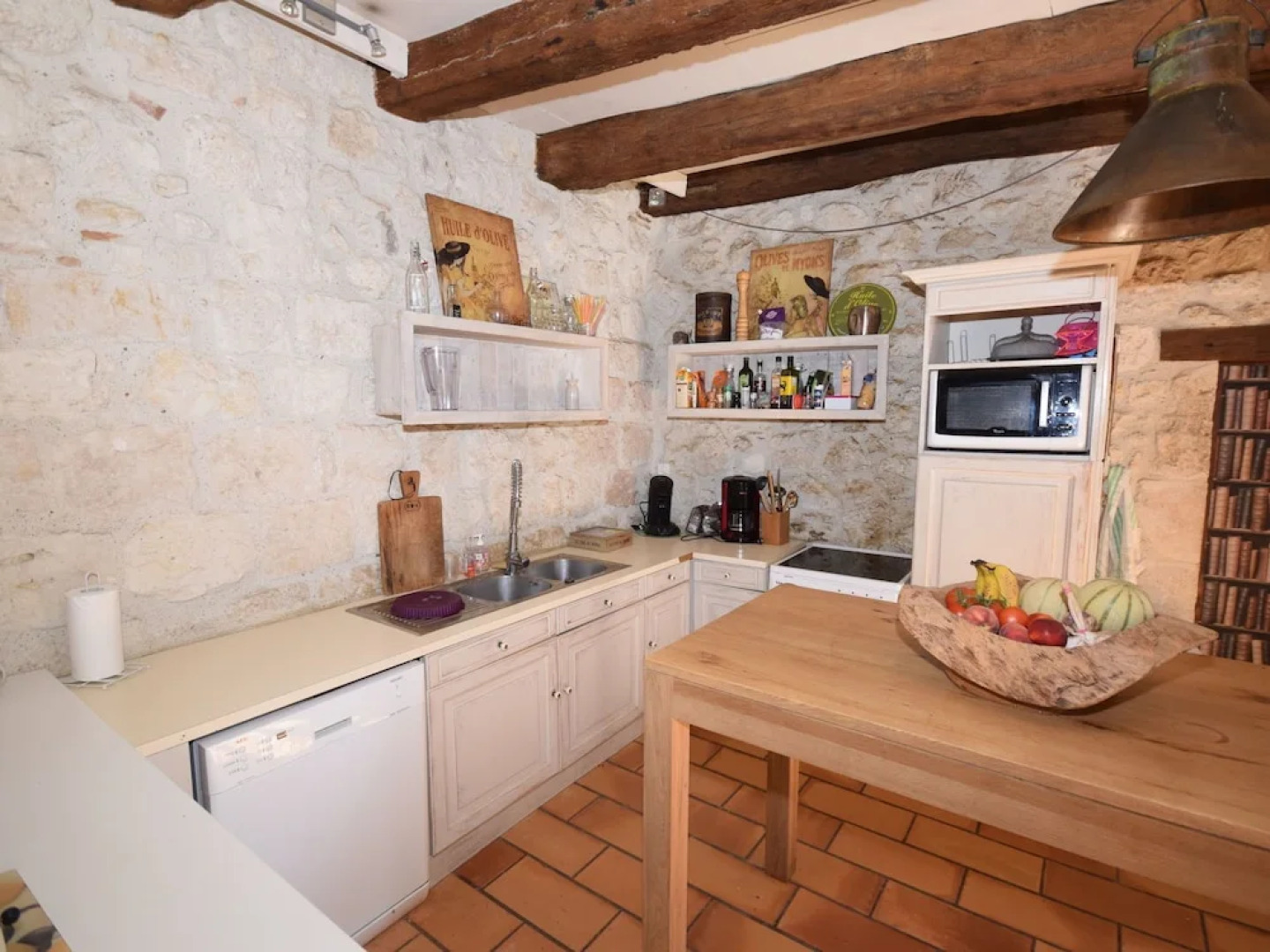 Authentic Castle in Bon-Encontre with Open Kitchen