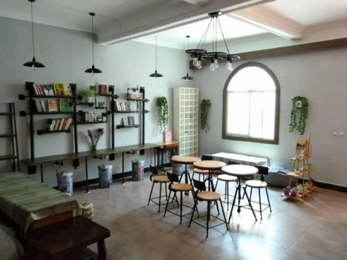 Nilv Flower Time International Youth Hostel