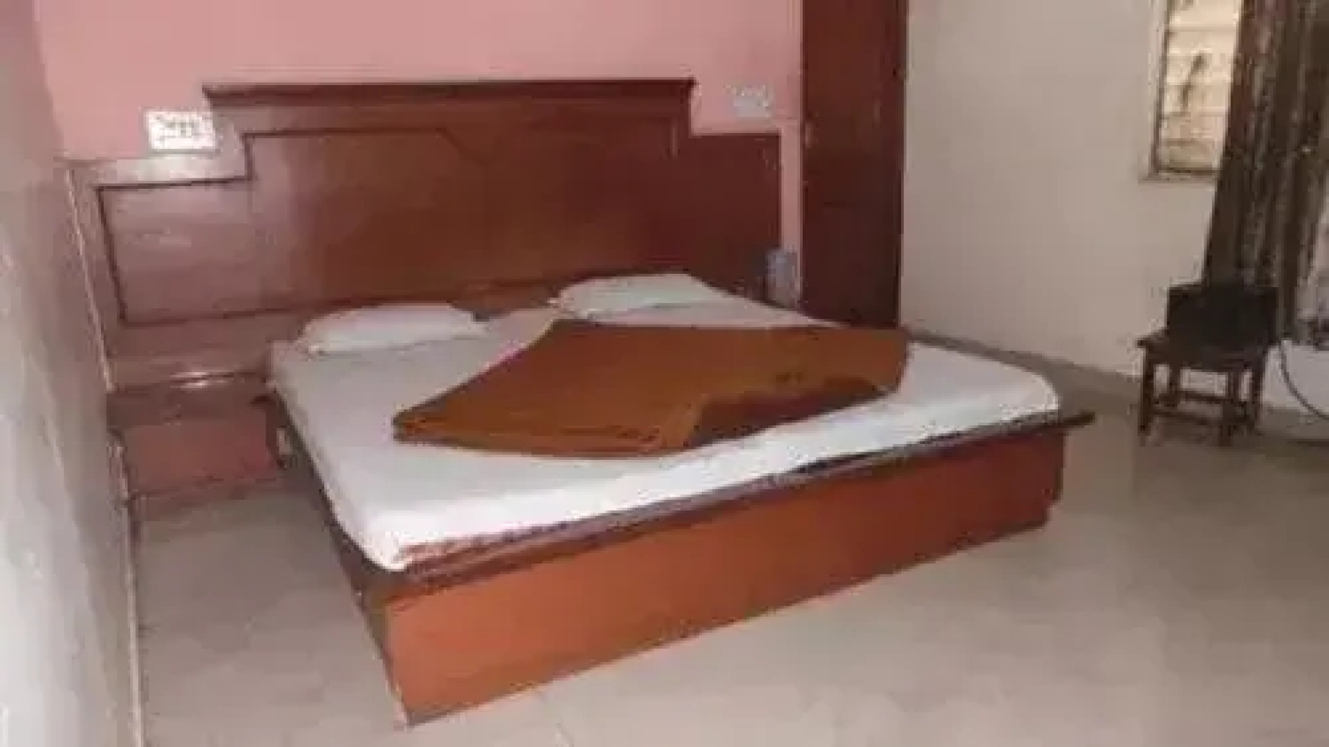 White House Tourist Lodge