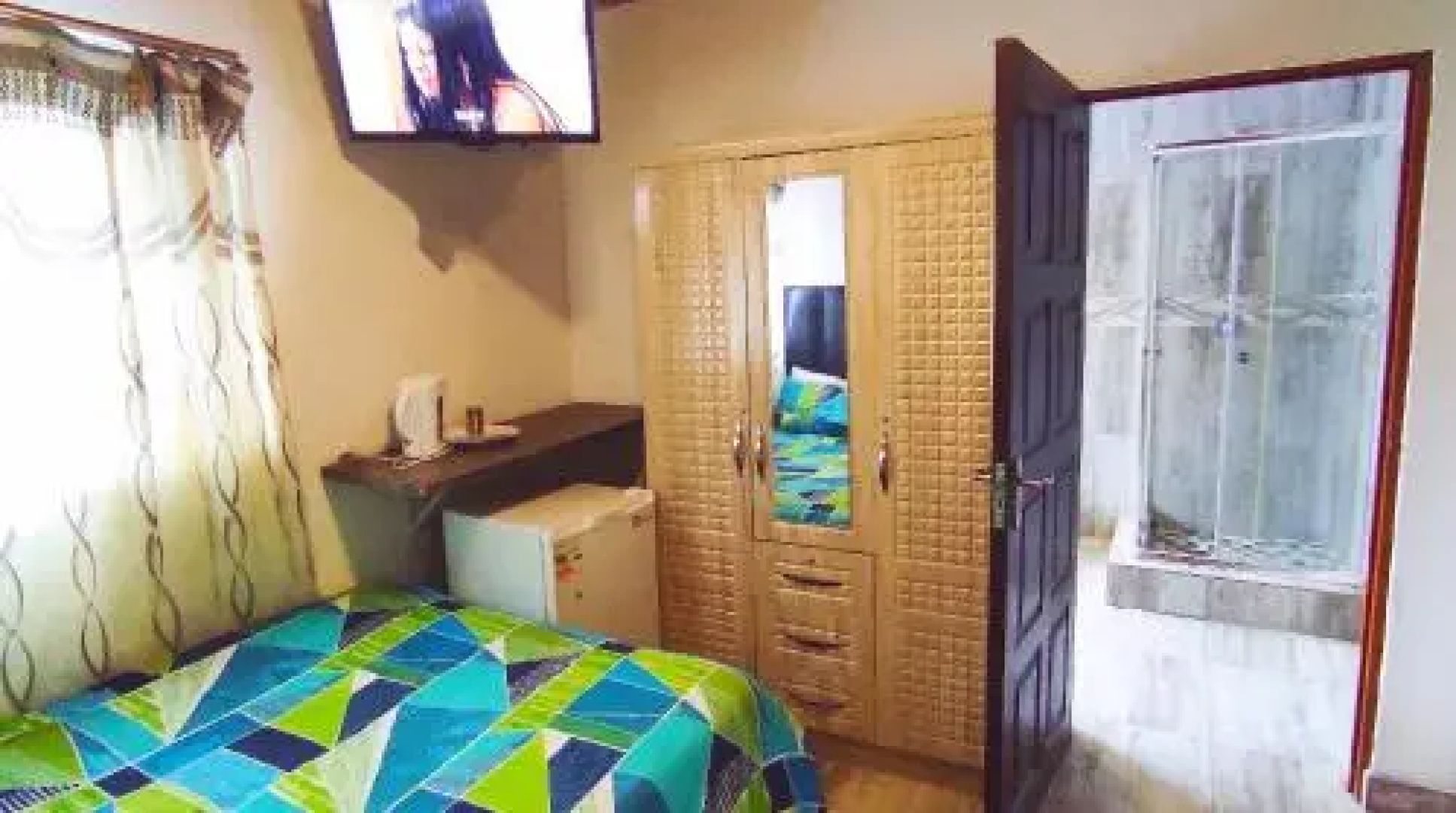 Sir Pinto Holiday Inn