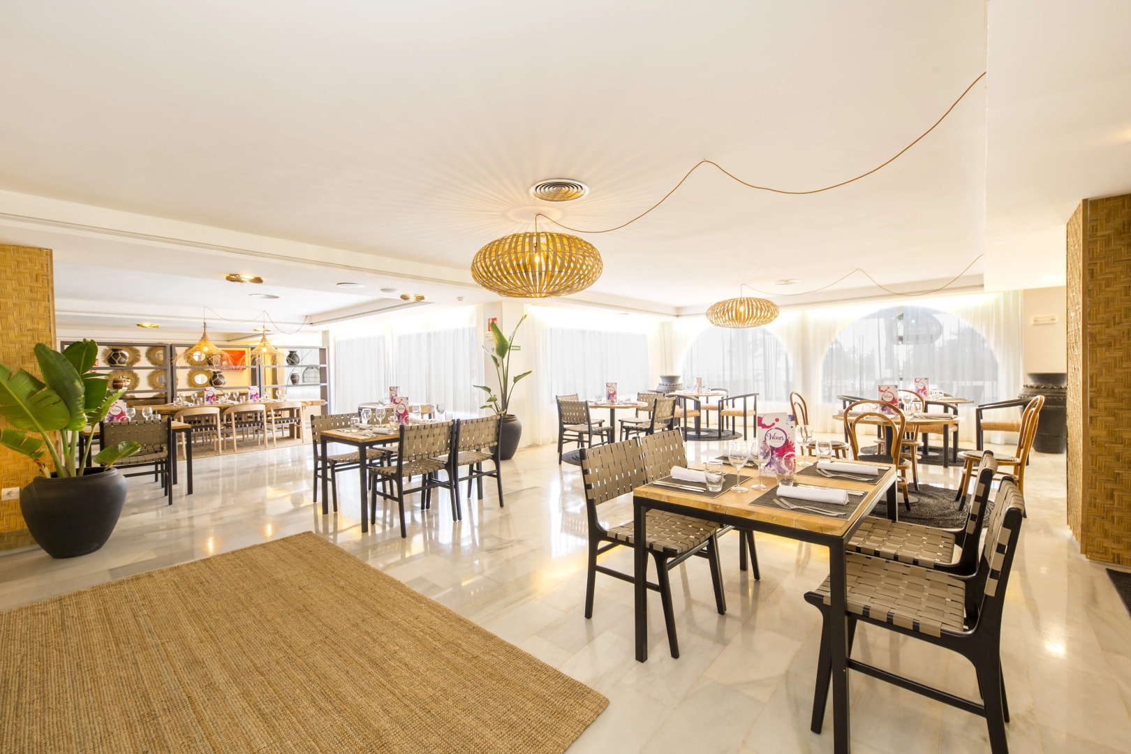 FERGUS Style Bahamas