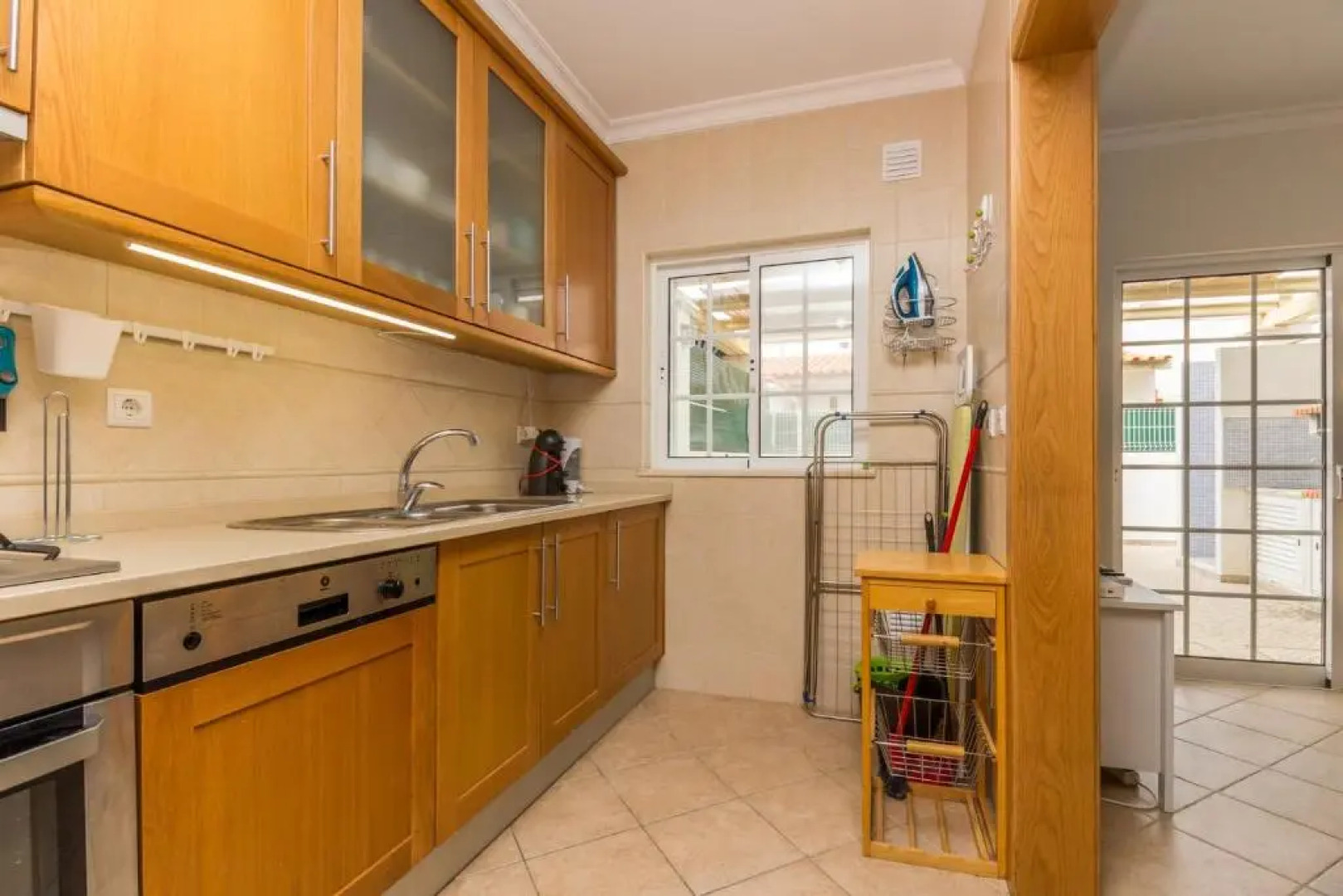 4 bedroom villa wi-fi and shared pool by ALGARVEMANTA