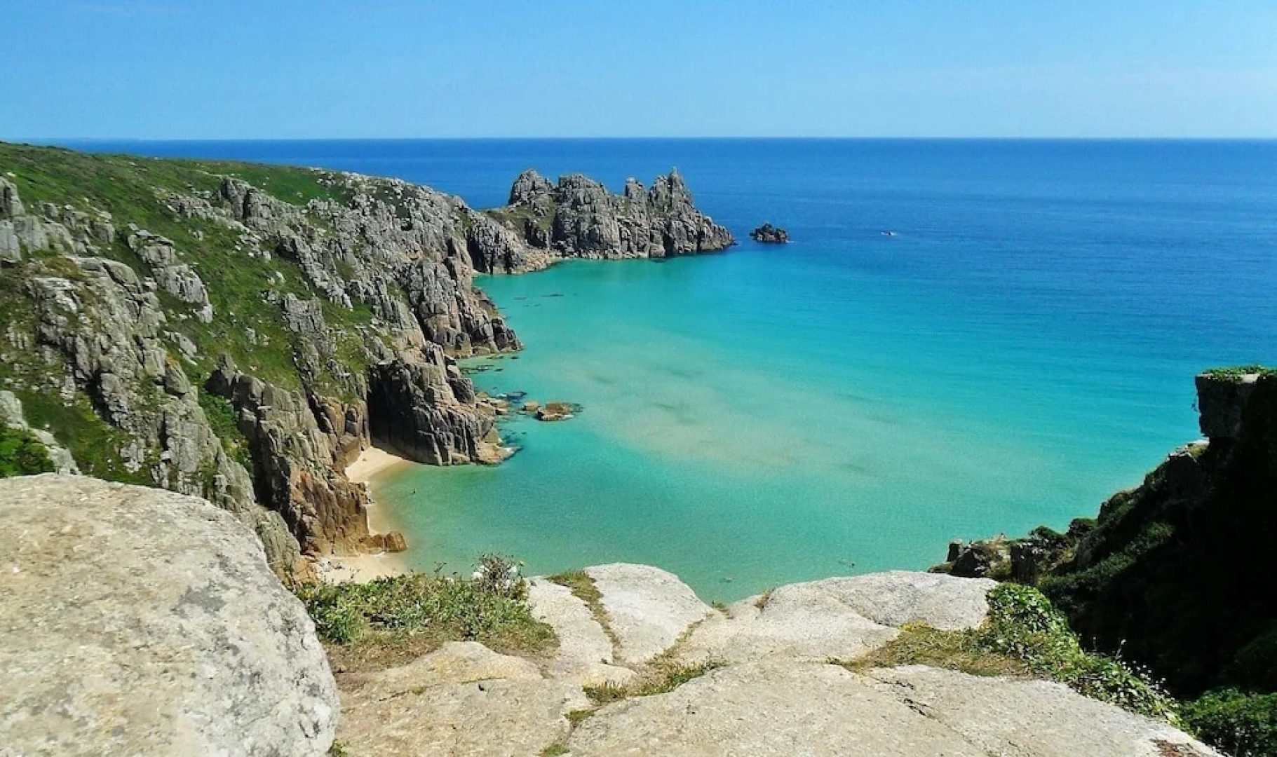 Kitty Unique 60s Caravan set in Pretty Garden