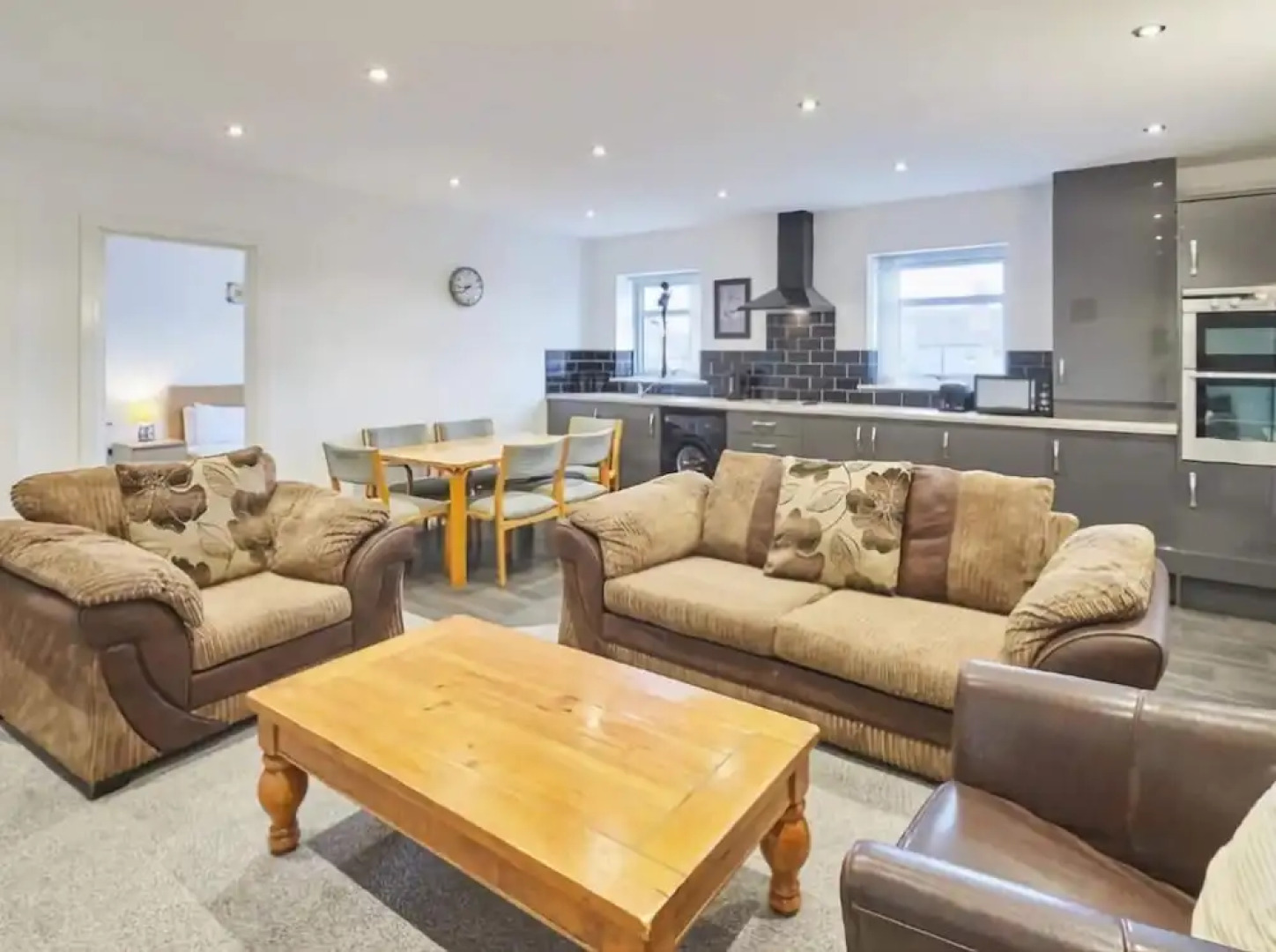 Jackson Court Apartment 3