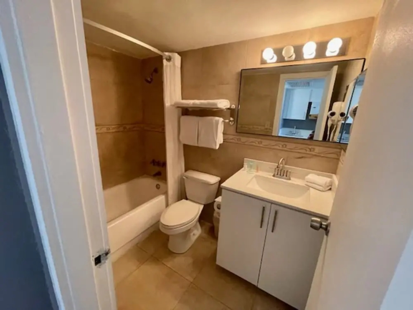 Areia Azul Aparts Miami