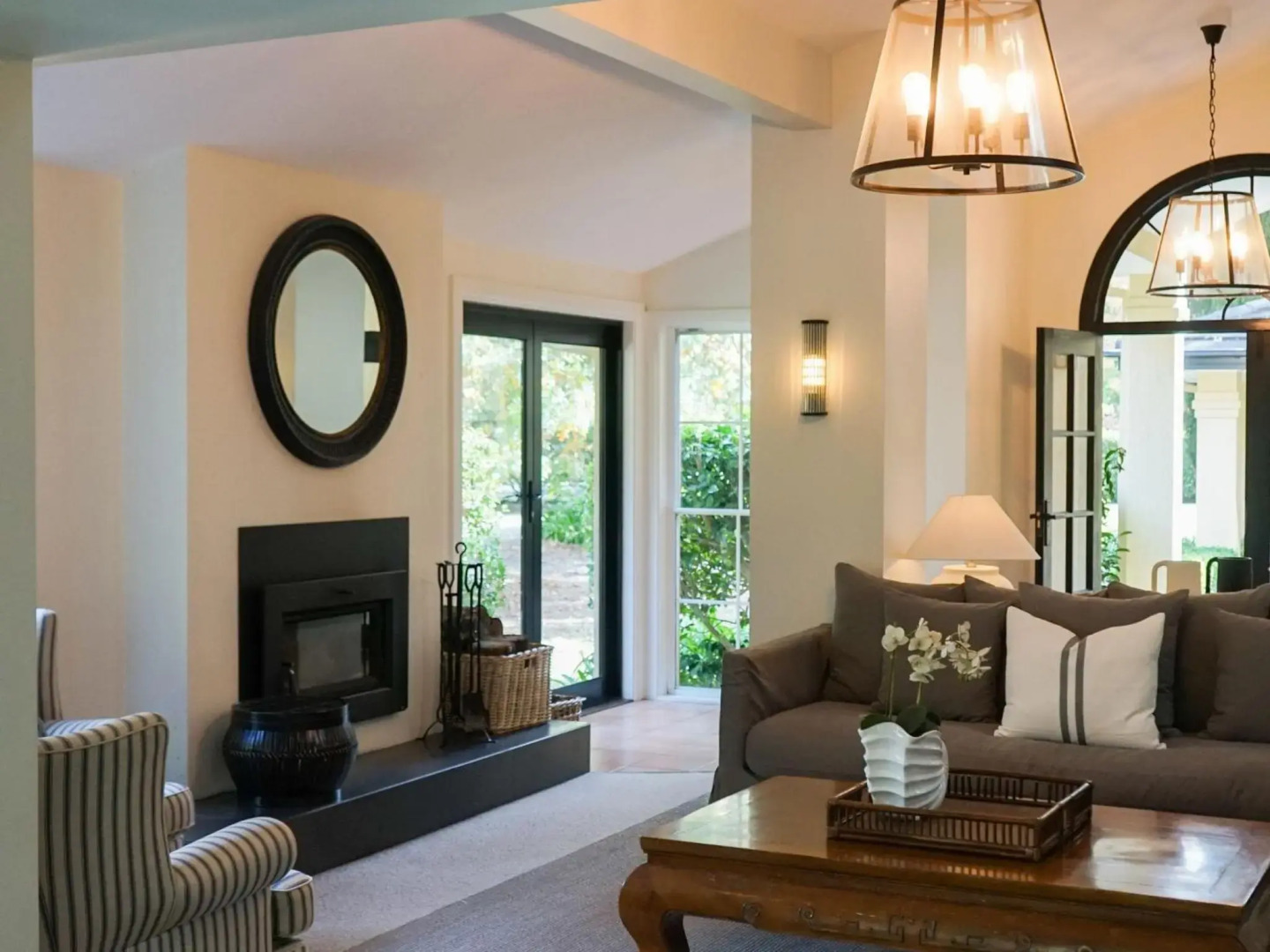 KEVALIER PARK Berry 4pm check out Sundays