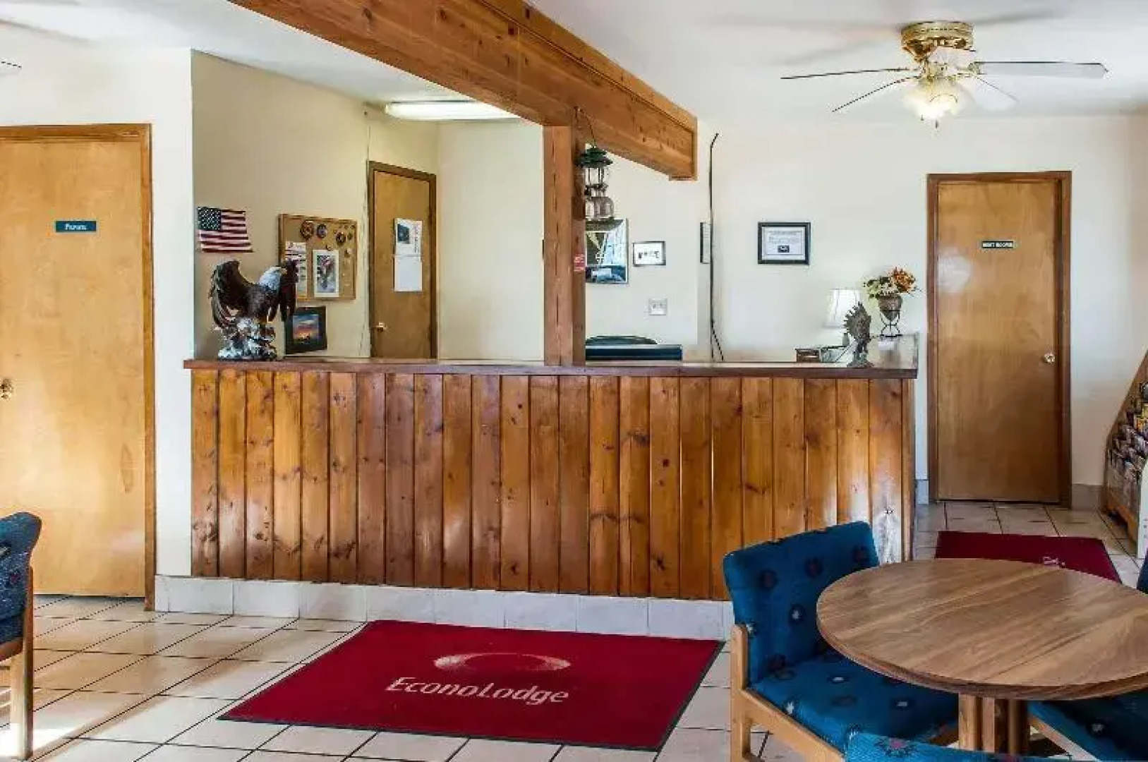 Econo Lodge Eagle Nest