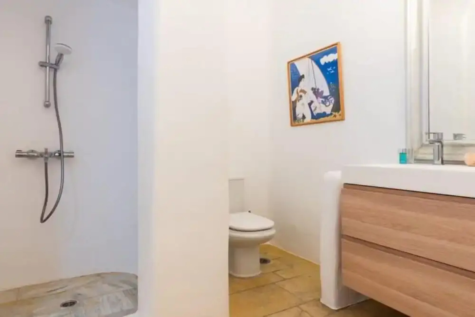 Stunning Villa Surrounded by Lush Greenery