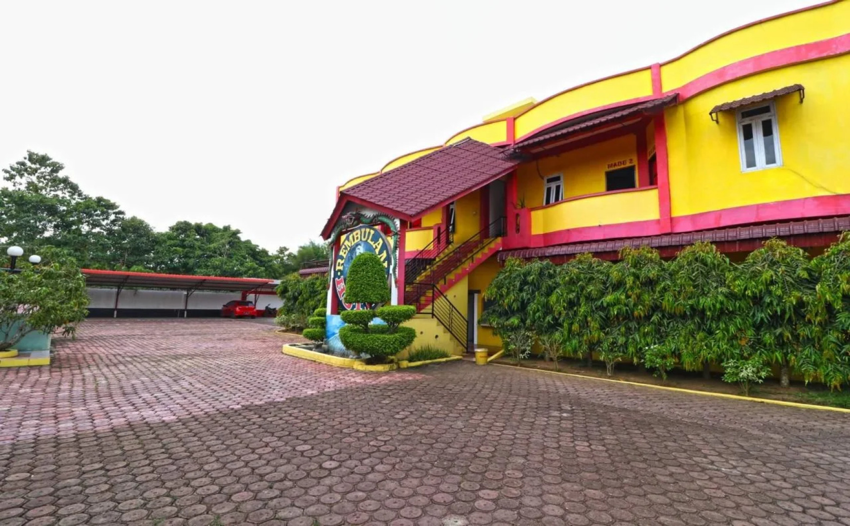Hotel Rembulan & Karaoke