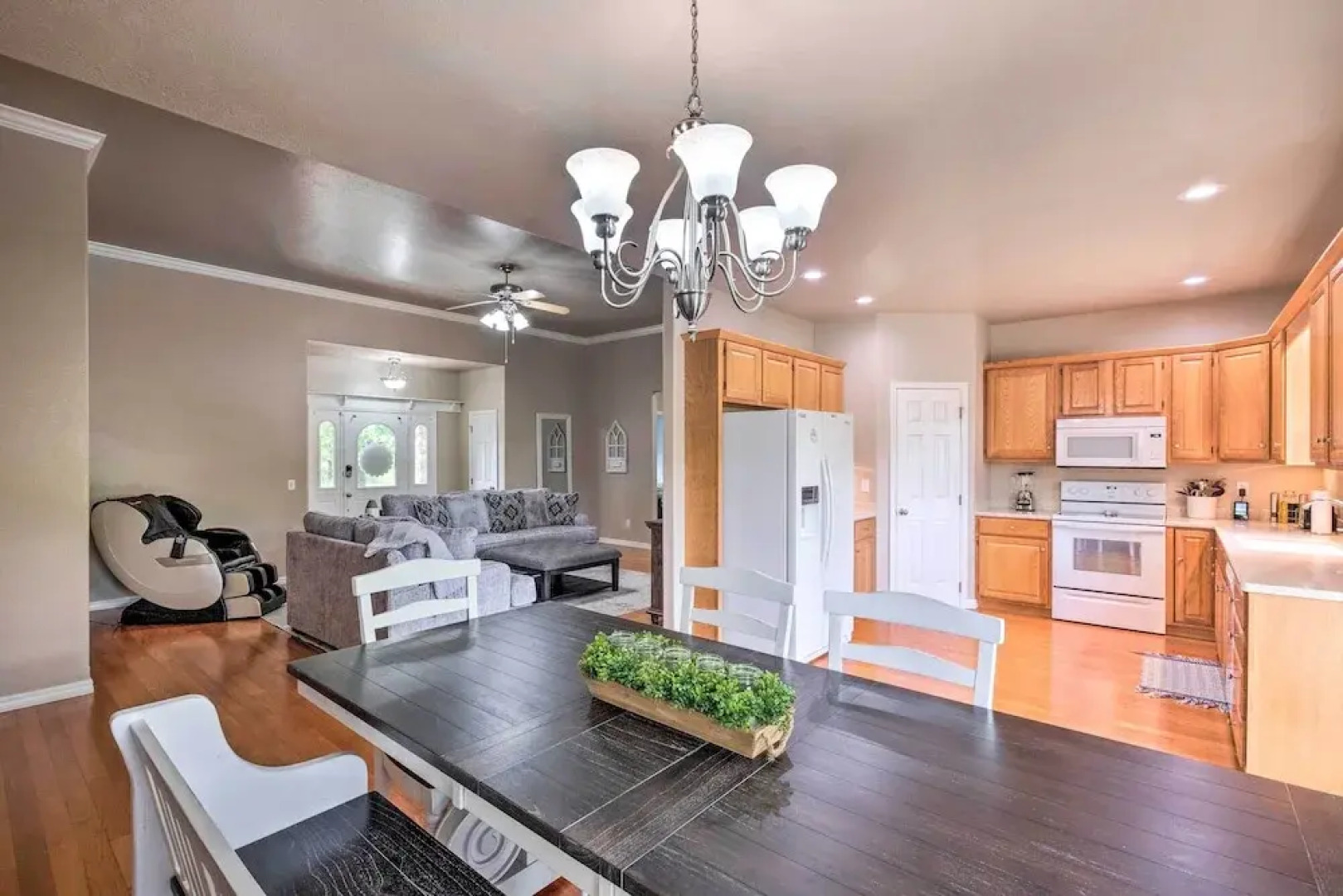 Bella Vista Home w/ Yard: Half Mile to Trails!