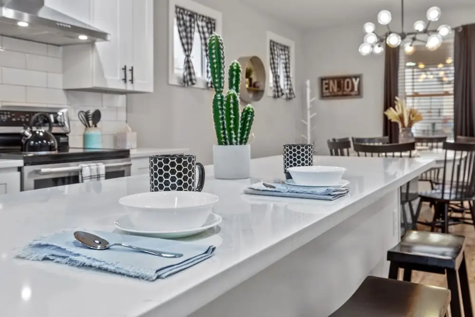 Blue Door Bungalow | JZ Vacation Rentals