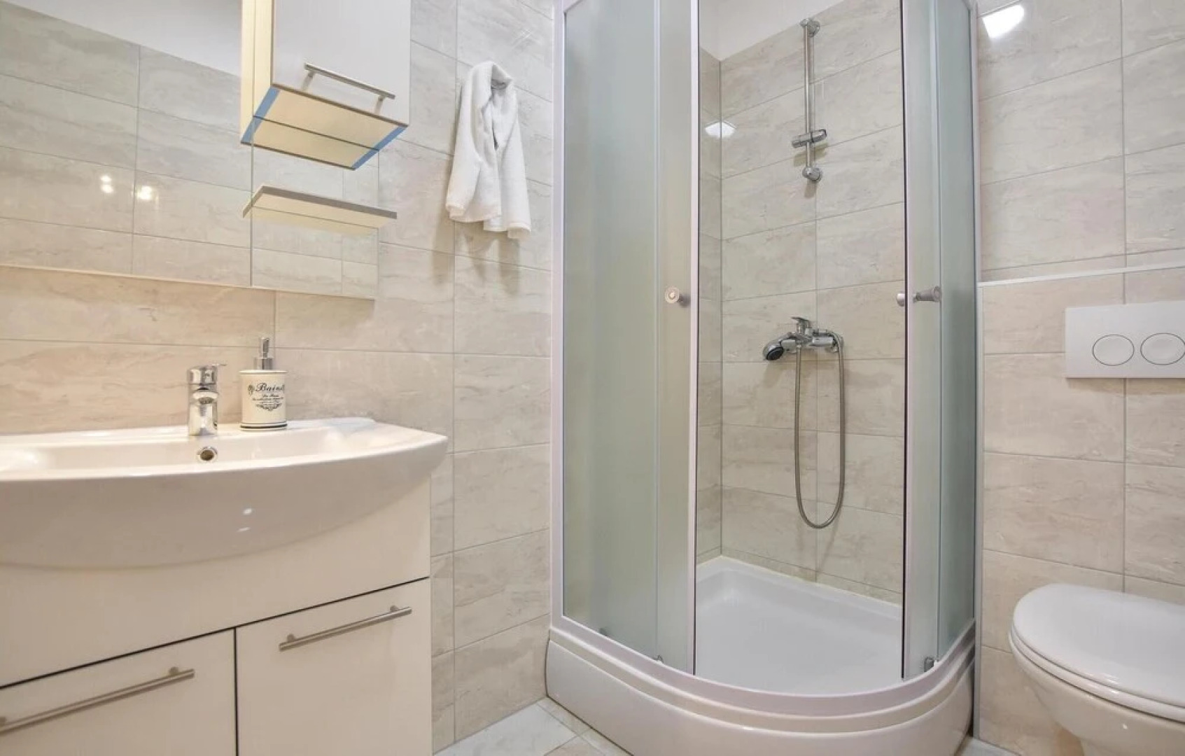 Nice Home in Duce With Wifi and 10 Bedrooms