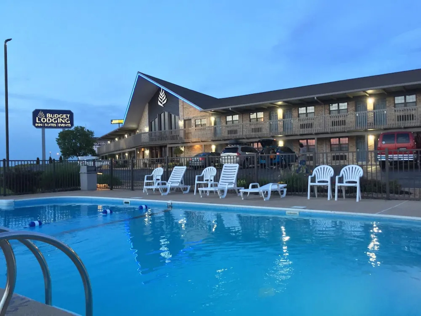 Pinemark Inn & Suites