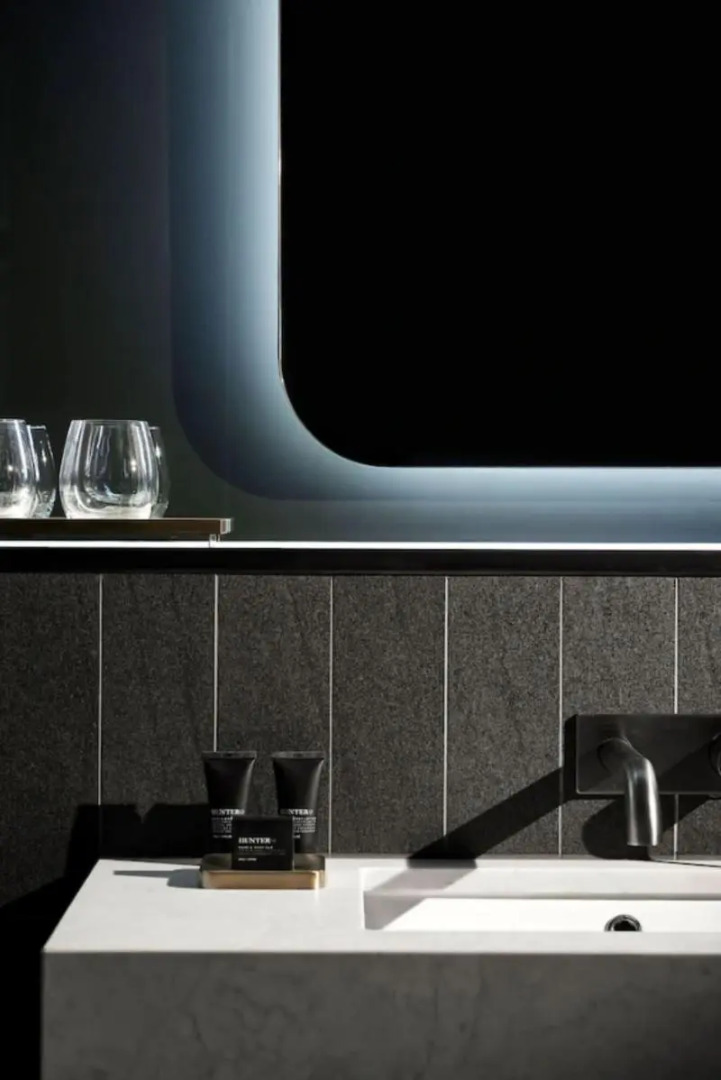 Midnight Hotel, Autograph Collection