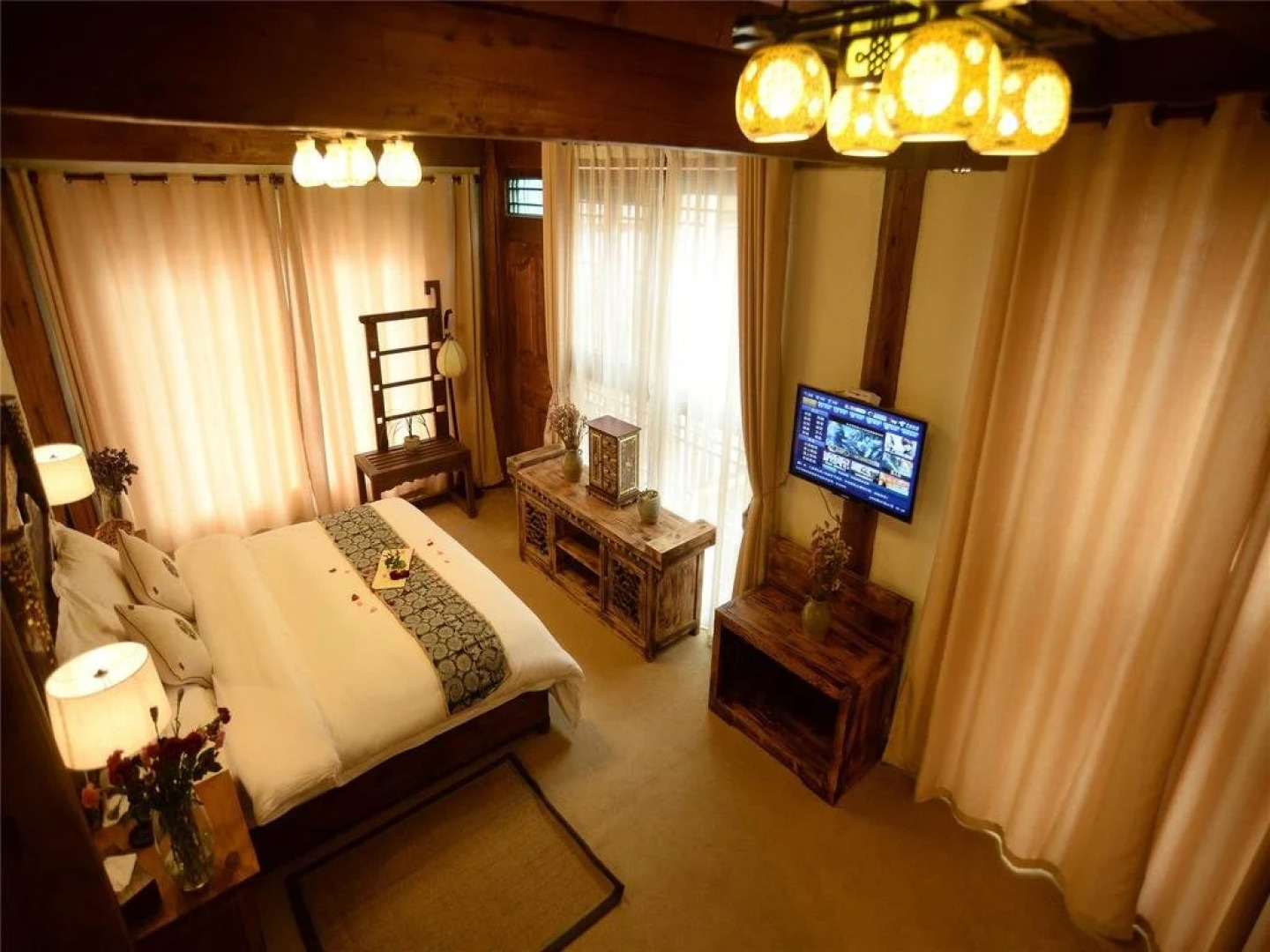 Shangri La E outfitting Hostel