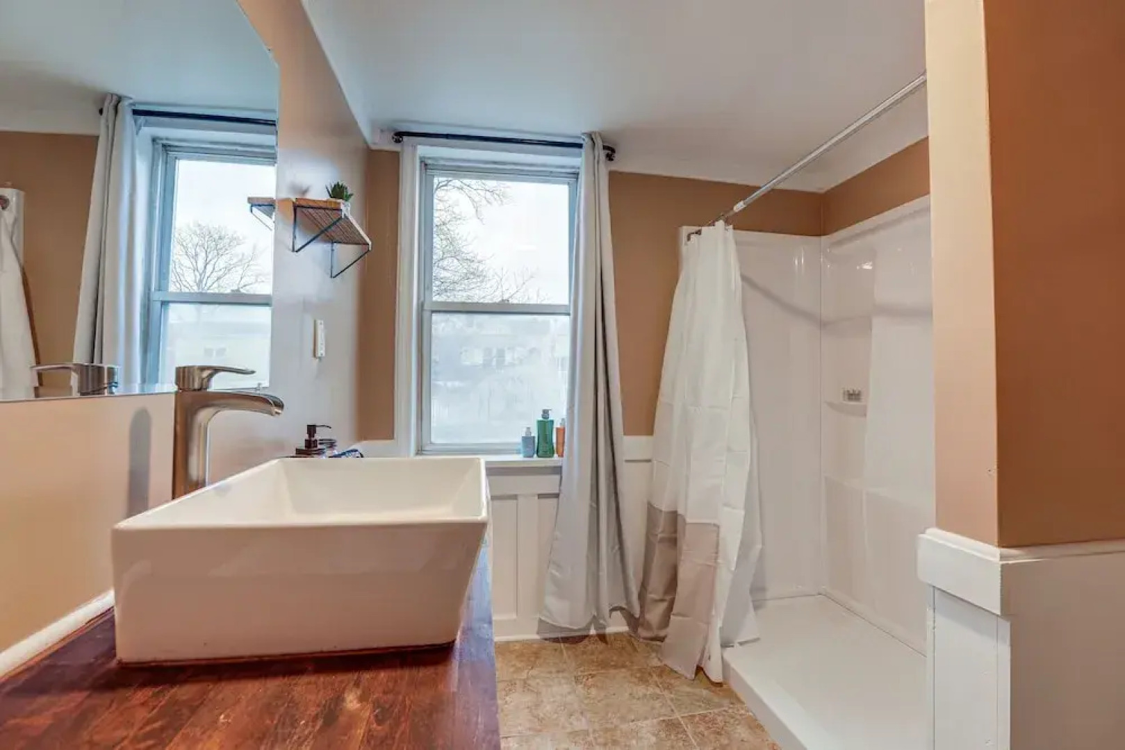 Comfy Bayonne Townhome ~ 11 Mi to NYC Attractions